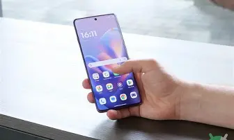 Buyer's Guide: The 5 Best Mobile Phones In The Market Today